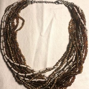 Multi strands choker.